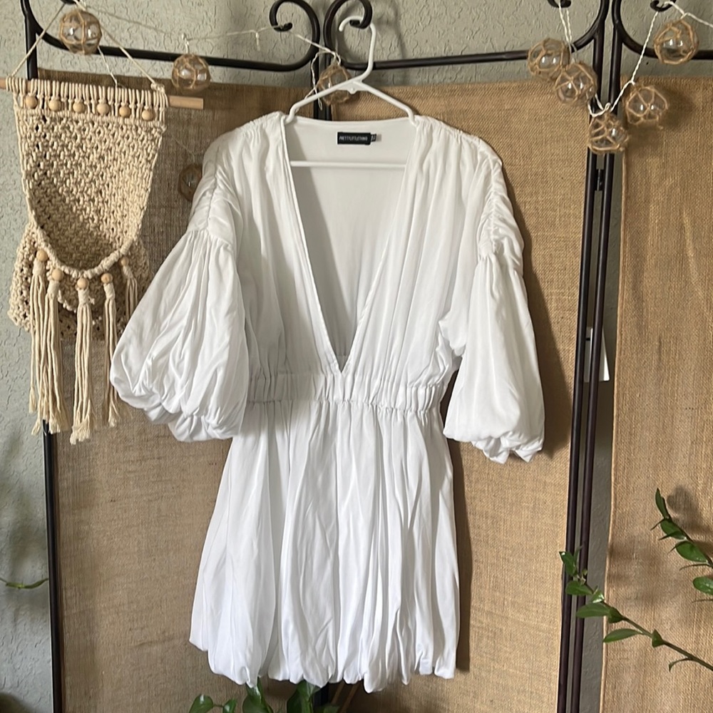 White Puff Sleeve Puffball Hem Shift Dress.  US 8